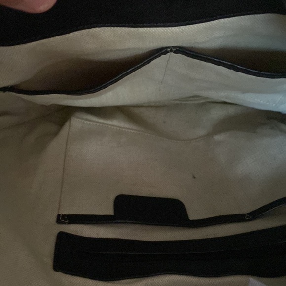 Gorgeous Leather Michael Kors Shoulder Bag - Picture 10 of 11